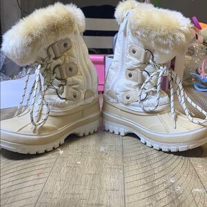 Women's Cream Winter Boots for girls